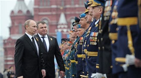 P­u­t­i­n­,­ ­1­6­ ­g­e­n­e­r­a­l­i­ ­g­ö­r­e­v­d­e­n­ ­a­l­d­ı­